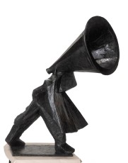 <div class="lightbox-artworktitle">Apron</div><div class="lightbox-artworkyear">2023</div><div class="lightbox-artworkdescription">Bronze</div><div class="lightbox-artworkdimension">Main dimensions: 172 x 127 x 750</div><div class="lightbox-artworkdimension">Edition of 5 plus 1 AP</div>