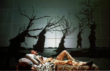 <div class="lightbox-artworktitle">Zeno at 4am, <span style="font-style:normal">2001</span></div>
<div class="lightbox-artworkdescription">Theatre production with actors, puppets and projection, 35 minutes</div>
<div class="lightbox-artworkdescription">Music: Kevin Volans, Libretto: Jane Taylor (based on Italo Svevo's novel "Confessions of Zeno", 1923)</div>
<div class="lightbox-artworkdescription">Director: William Kentridge, Co-creator: Handspring Puppet Company</div>
<div class="lightbox-artworkdescription">Premiere: Kunsten Festival des Arts, Brussels, 18 May 2001</div><div class="lightbox-artworkdescription">Photo: Ruphin Coudyzer</div><div class="lightbox-tagswithlinks"><A rel='nofollow' href='/page/1/?s=%23Zeno'>#Zeno</A> <A rel='nofollow' href='/page/1/?s=%23Puppets'>#Puppets</A> <A rel='nofollow' href='/page/1/?s=%23Projection'>#Projection</A> <A rel='nofollow' href='/page/1/?s=%23Performance'>#Performance</A></div>