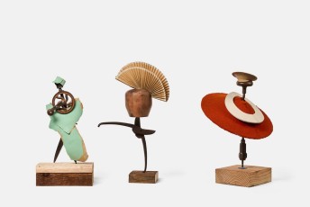 <div class="lightbox-artworktitle">Citizens</div><div class="lightbox-artworkyear">2024</div><div class="lightbox-artworkdescription">Found objects, metal, wood and paper </div><div class="lightbox-artworkdimension">65 x 45 x 120 cm
display: 105 x 45 x 120 cm</div><div class="lightbox-artworkdimension"></div>